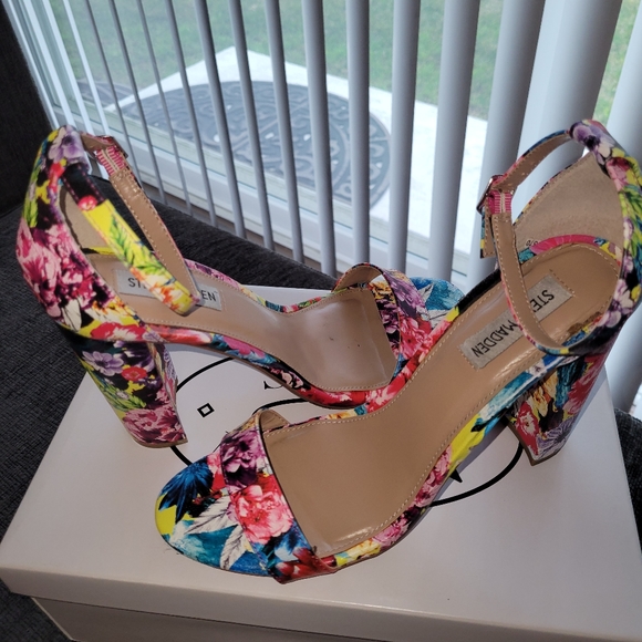 Steve Madden floral block heel sandals - Picture 6 of 7